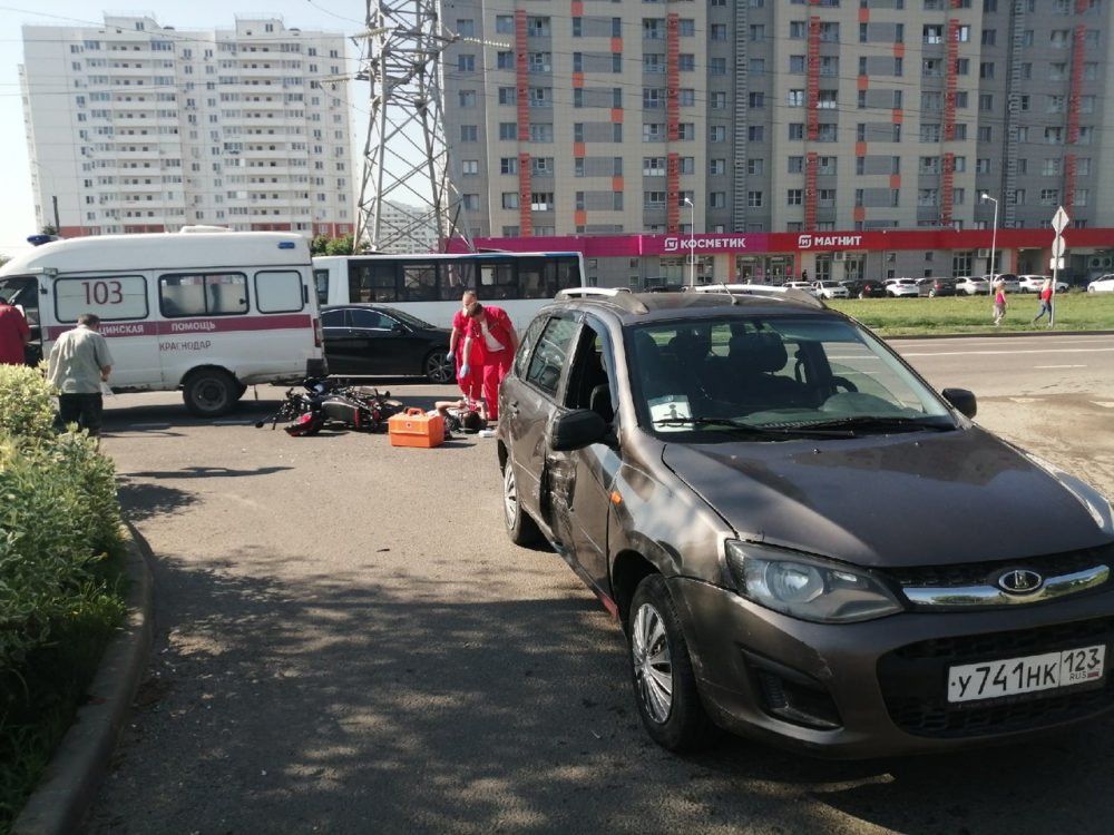 Мотоциклиста в Краснодаре сбил водитель с автознаком «инвалид» Мотоциклиста в Краснодаре сбил водитель с автознаком «инвалид»