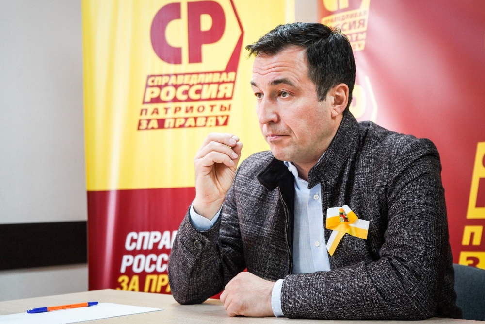 «Справедливая Россия» заявила о возможном объединении с КПРФ «Справедливая Россия» заявила о возможном объединении с КПРФ