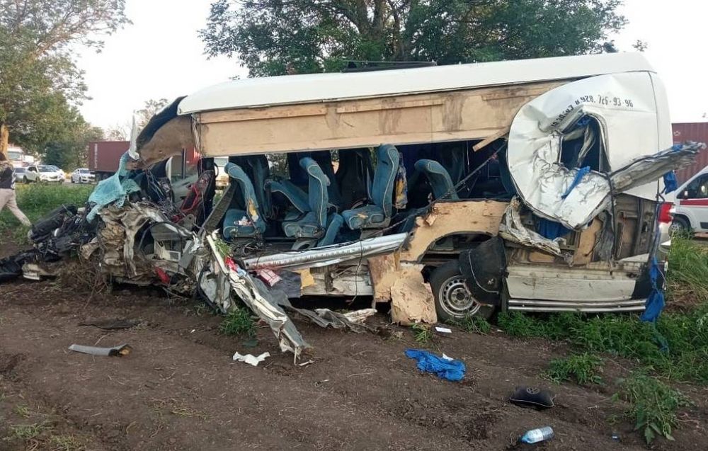 Двое детей и женщина погибли в ДТП с микроавтобусом на Кубани Двое детей и женщина погибли в ДТП с микроавтобусом на Кубани