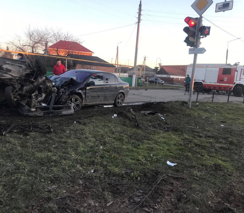 В ДТП с пьяным полицейским на Кубани погибли два человека и пострадал ребенок В ДТП с пьяным полицейским на Кубани погибли два человека и пострадал ребенок