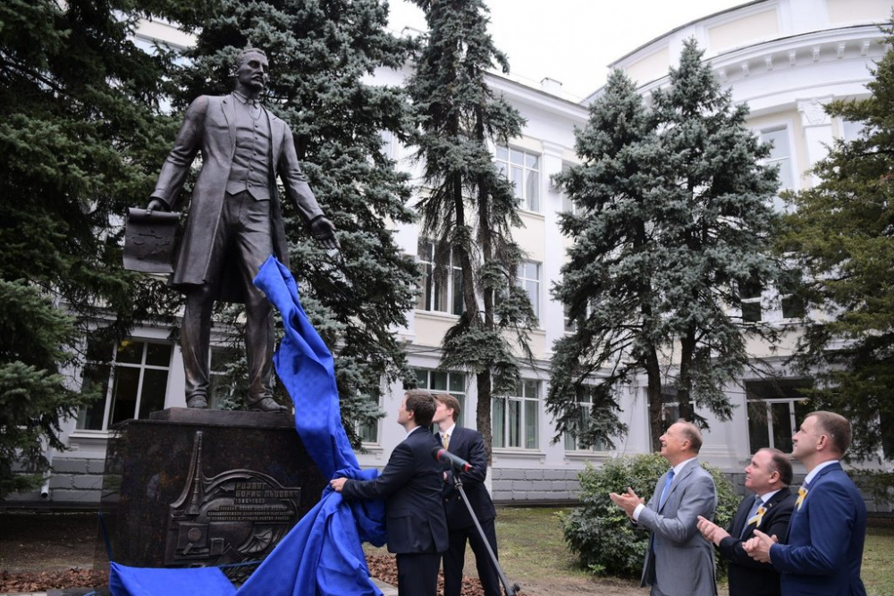 Памятник изобретателю телевидения Борису Розингу появился в Краснодаре Памятник изобретателю телевидения Борису Розингу появился в Краснодаре