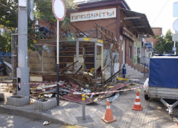 В Краснодаре болгаркой и кувалдой снесли «Евросеть» В Краснодаре болгаркой и кувалдой снесли «Евросеть»
