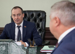 Спикер ЗСК Юрий Бурлачко провел встречу с новым министром ТЭК и ЖКХ Краснодарского края Спикер ЗСК Юрий Бурлачко провел встречу с новым министром ТЭК и ЖКХ Краснодарского края