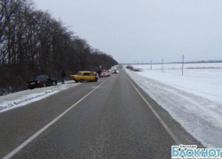 В Усть-Лабинском районе при столкновении автомобилей пострадали двое В Усть-Лабинском районе при столкновении автомобилей пострадали двое