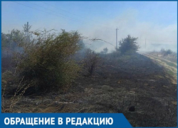 Искры от проводов подожгли траву и чуть не спалили поселок на Кубани Искры от проводов подожгли траву и чуть не спалили поселок на Кубани