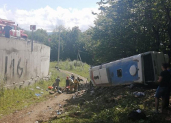 Выживших в аварии под Апшеронском доставят в краевую больницу Выживших в аварии под Апшеронском доставят в краевую больницу