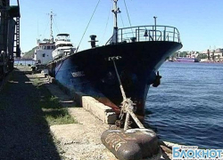 В порту Новороссийска уже полтора месяца голодают моряки брошенного судна В порту Новороссийска уже полтора месяца голодают моряки брошенного судна