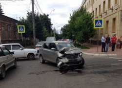 В центре Краснодара 87-летний водитель устроил массовую аварию В центре Краснодара 87-летний водитель устроил массовую аварию