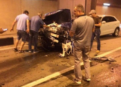 В сочинском тоннеле в страшной аварии людей зажало в машинах В сочинском тоннеле в страшной аварии людей зажало в машинах