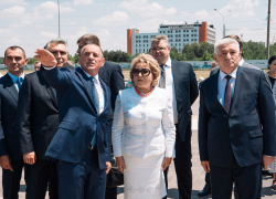 Валентина Матвиенко осмотрела площадь Святого князя Владимира и ЖК «Российский» Валентина Матвиенко осмотрела площадь Святого князя Владимира и ЖК «Российский»