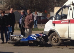 В Краснодаре «скорая» сбила мотоциклиста и оказала ему первую помощь В Краснодаре «скорая» сбила мотоциклиста и оказала ему первую помощь