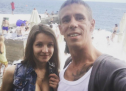 Скандальный актер Алексей Панин завел курортный роман во время съемок клипа «Опа, Анапа» Скандальный актер Алексей Панин завел курортный роман во время съемок клипа «Опа, Анапа»