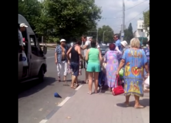 В Новороссийске водитель выгнал из маршрутки ветерана ВОВ, которая не смогла заплатить за проезд В Новороссийске водитель выгнал из маршрутки ветерана ВОВ, которая не смогла заплатить за проезд