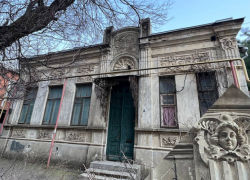 Иерусалимский крест и бог Чур: какую тайну хранит дом в старом центре Краснодара Иерусалимский крест и бог Чур: какую тайну хранит дом в старом центре Краснодара