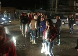 В Краснодаре жители затопленного района перекрыли ул. Российскую В Краснодаре жители затопленного района перекрыли ул. Российскую