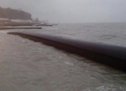 На пляж в Сочи вынесло глубоководную трубу канализационного коллектора На пляж в Сочи вынесло глубоководную трубу канализационного коллектора