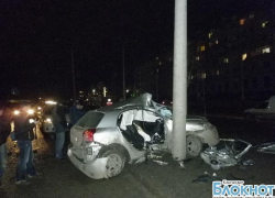 В Краснодаре девушка въехала в уличный фонарь — трое травмированы В Краснодаре девушка въехала в уличный фонарь — трое травмированы