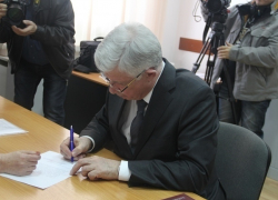 Владимир Евланов подал документы на участие в праймериз «Единой России» Владимир Евланов подал документы на участие в праймериз «Единой России»
