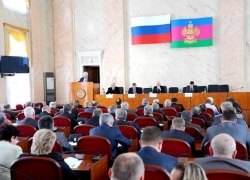 Депутаты кубанского парламента наградили Ткачева медалью «Герой труда Кубани» Депутаты кубанского парламента наградили Ткачева медалью «Герой труда Кубани»