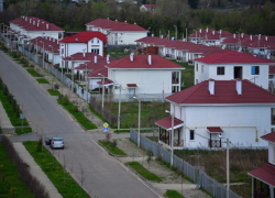 Сочинские власти просят не покупать олимпийские коттеджи у риэлторов Сочинские власти просят не покупать олимпийские коттеджи у риэлторов