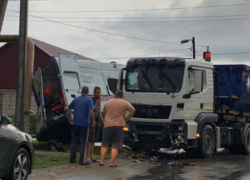 В Краснодарском крае «Скорая помощь» влетела в большегруз В Краснодарском крае «Скорая помощь» влетела в большегруз