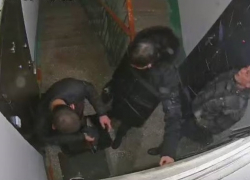 В Краснодаре у адвоката не поехавших на Украину омоновцев провели незаконный обыск В Краснодаре у адвоката не поехавших на Украину омоновцев провели незаконный обыск