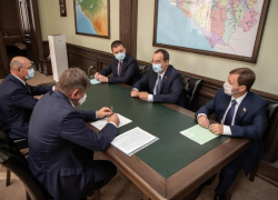 Спикер Заксобрания Кубани Юрий Бурлачко провел встречу с представителями рисоводства Спикер Заксобрания Кубани Юрий Бурлачко провел встречу с представителями рисоводства