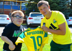 Аршавин встретился с тяжелобольным мальчиком из Татарстана Аршавин встретился с тяжелобольным мальчиком из Татарстана