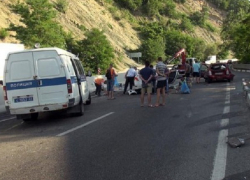 В Сочи пьяный водитель на Hyundai насмерть сбил двоих человек В Сочи пьяный водитель на Hyundai насмерть сбил двоих человек