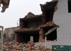 На улице Ратной Славы в Краснодаре сносят самострой На улице Ратной Славы в Краснодаре сносят самострой