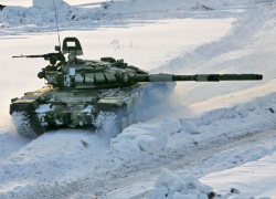 На Кубани военные устроили танковый биатлон На Кубани военные устроили танковый биатлон