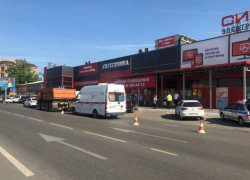 Старушку сбил насмерть «КамАЗ» в Краснодаре Старушку сбил насмерть «КамАЗ» в Краснодаре