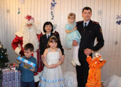 Полицейские ин Новороссийска устроили новогодний праздник для воспитанников детского дома Полицейские ин Новороссийска устроили новогодний праздник для воспитанников детского дома