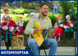 Флешмоб, танцы и песни: День России отгремел в Краснодаре Флешмоб, танцы и песни: День России отгремел в Краснодаре