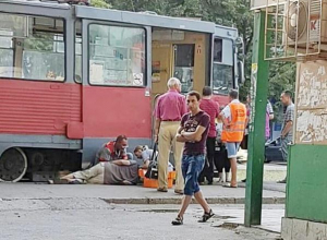 В Краснодаре трамвай сбил мужчину, переходящего дорогу в неположенном месте В Краснодаре трамвай сбил мужчину, переходящего дорогу в неположенном месте