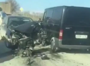 Под Новороссийском произошли сразу две аварии в одном и том же месте Под Новороссийском произошли сразу две аварии в одном и том же месте