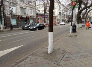 Снегопад в Краснодаре еще не пошел, а дороги уже посыпали песком и солью Снегопад в Краснодаре еще не пошел, а дороги уже посыпали песком и солью