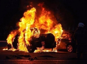 На Кубани два человека погибли в сгоревших автомобилях На Кубани два человека погибли в сгоревших автомобилях