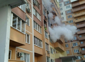 В Краснодаре загорелась квартира на четвертом этаже жилого дома В Краснодаре загорелась квартира на четвертом этаже жилого дома