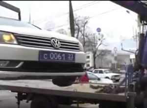 Патрульный автомобиль ДПС эвакуировали за нарушение правил парковки Патрульный автомобиль ДПС эвакуировали за нарушение правил парковки