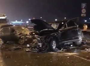 В страшной аварии под Краснодаром погибли два человека, пятеро пострадали В страшной аварии под Краснодаром погибли два человека, пятеро пострадали