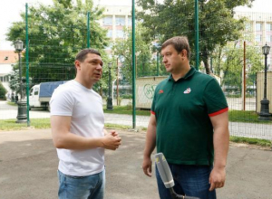 Мэр Краснодара поручил привести в порядок баскетбольные площадки в сквере Дружбы народов Мэр Краснодара поручил привести в порядок баскетбольные площадки в сквере Дружбы народов
