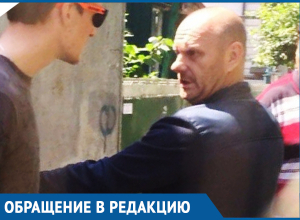 По Краснодару разгуливает мужчина и лапает под юбками школьниц По Краснодару разгуливает мужчина и лапает под юбками школьниц