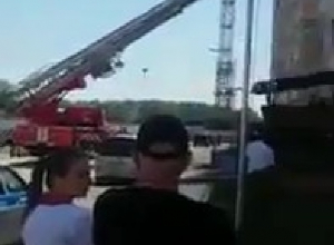 В Краснодаре мужчина запер семью на балконе и вышел в окно В Краснодаре мужчина запер семью на балконе и вышел в окно