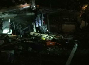 Под завалами взорвавшегося дома в Сочи нашли двоих человек Под завалами взорвавшегося дома в Сочи нашли двоих человек