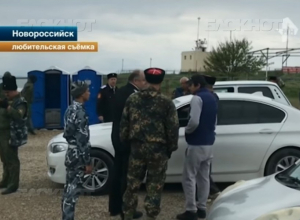 Люди в казачьей форме в Новороссийске захватили пляж Люди в казачьей форме в Новороссийске захватили пляж