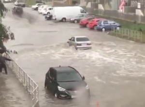Анапу в День города затопило после сильного дождя Анапу в День города затопило после сильного дождя