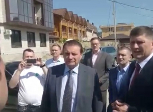 Видео: Владелец самостроя в Сочи нагло признался в мошенничестве Пахомову и Алексеенко Видео: Владелец самостроя в Сочи нагло признался в мошенничестве Пахомову и Алексеенко