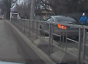 «Автохамству нет предела!» - грубое нарушение ПДД «по-краснодарски» сняли на видео «Автохамству нет предела!» - грубое нарушение ПДД «по-краснодарски» сняли на видео