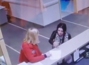 Появилось видео, на котором пьяная пациентка избивает фельдшера в Сочи Появилось видео, на котором пьяная пациентка избивает фельдшера в Сочи